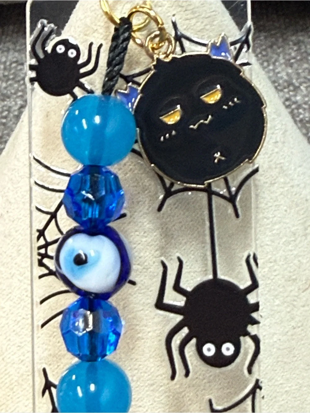 🧿Acrylic bookmark “Spiders” design, beads and 2 Charms. NWOT (Size small )